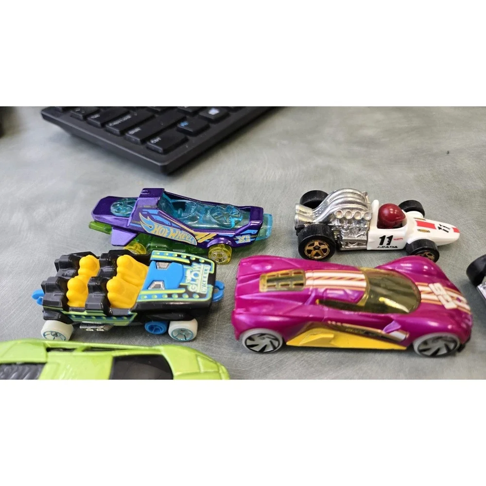 19 Hot Wheels Matchbox Diecast Vehicle Lot BMW Bone Shaker Lamborghini Trucks